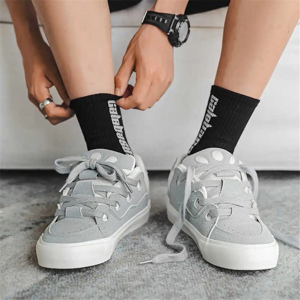 Con cordones, zapatos escolare - Tech Accessories For Students reseña y precio