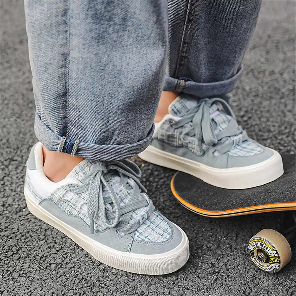 Con cordones, zapatos escolare - Tech Accessories For Students reseña y precio