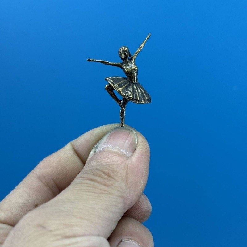 Figuras de acción de Metal Bra - Tech Girl Accessories reseña y precio