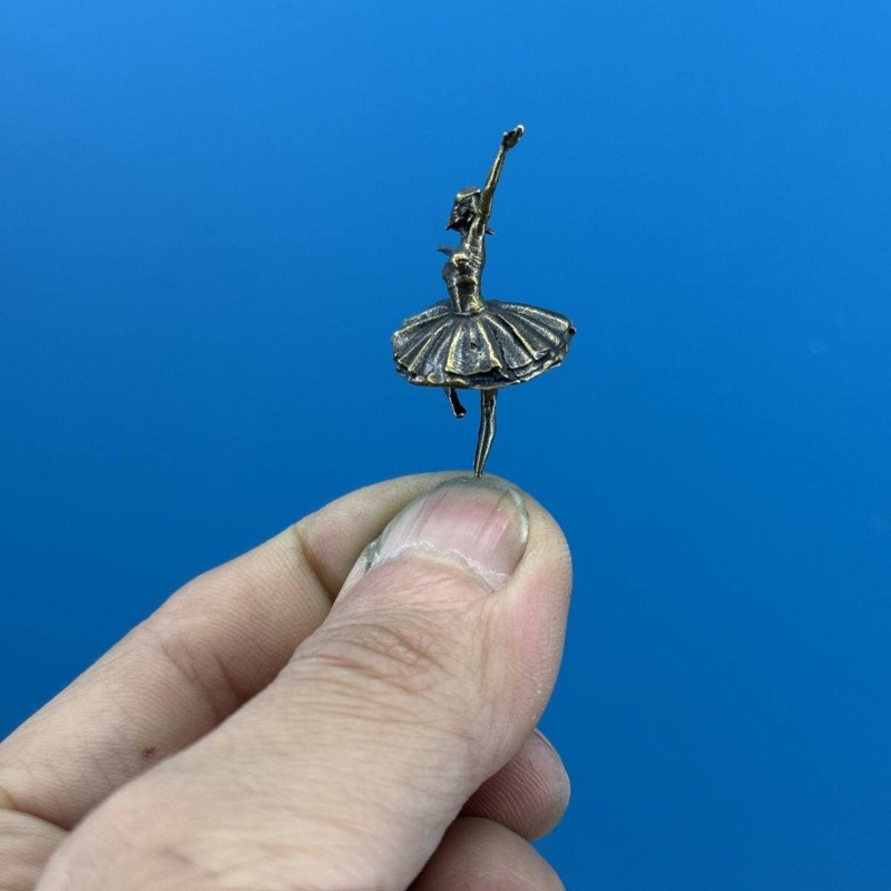 Figuras de acción de Metal Bra - Tech Girl Accessories reseña y precio